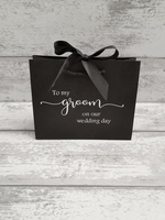 Sacs cadeaux en carton de luxe personnalisés avec impression sérigraphique, logo personnalisé, sac d'emballage et poignée en ruban
