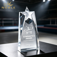 Trofeo de Gimnasia de Cristal Noble con Prisma Inclinado, Panel Frontal con Adorno de Estrella de Cinco Puntas, Texto Personalizado, Recuerdo para Competiciones Juveniles de Gimnasia