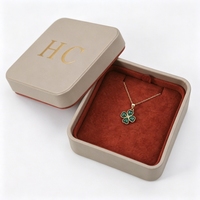 Boîte à collier de luxe en cuir PU avec couvercle et base, insert en velours, estampage à chaud, logo personnalisé, vente en gros