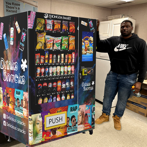 Kỹ thuật số 21.5 "Màn hình cảm ứng máy bán hàng tự động mã QR thanh toán Máy bán hàng tự động cho các mặt hàng bán lẻ - Product Image 2