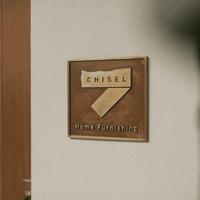 Plaque et signalétique moderne minimaliste élégante en laiton et aluminium résistant à la rouille avec conception personnalisée, taille et forme pour les magasins de détail