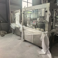 Ligne de production automatique de boissons, équipement complet de remplissage et d'embouteillage pour l'eau, les jus, les boissons gazeuses en canettes et en plastique