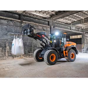 Chargeuse sur pneus hydraulique de 13 tonnes de haute qualité DL220-7 119 kW avec <span class=keywords><strong>fourche</strong></span> <span class=keywords><strong>à</strong></span> palettes <span class=keywords><strong>pour</strong></span> la manutention industrielle des matériaux - Product Image 1