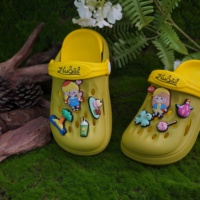Sepatu Pantai Bertema Makanan dengan Hiasan Bunga Kartun Gadis Lucu yang Dapat Disesuaikan, Berbagai Jenis PVC Ramah Lingkungan, Warna & Ukuran Dapat Disesuaikan