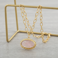 Collier pendentif ovale en quartz rose naturel de grande taille, chaîne à maillons ovales plaquée or 18 carats, collier pendentif artisanal perlé de créateur