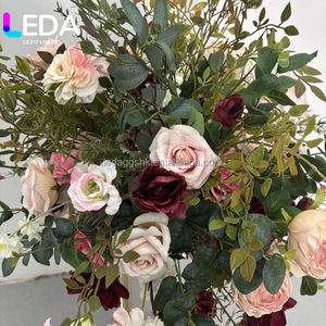 Boules de fleurs bordeaux LEDA pour centres de table et arrangements floraux d'allée pour la décoration de mariage - Product Image 2