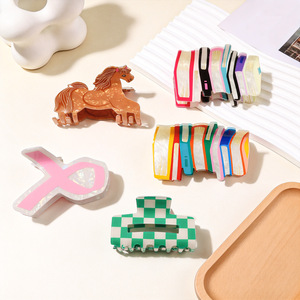 Pinza para <span class=keywords><strong>el</strong></span> pelo unisex de PVC hecha a mano con diseño de dibujos animados (maple, ardilla, <span class=keywords><strong>caballo</strong></span>, tiburón) para mujer, venta al por mayor - Product Image 4
