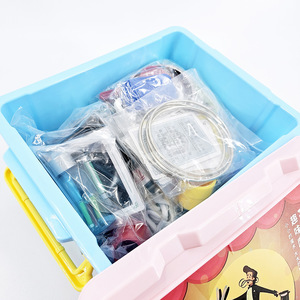Set de Regalo de Magia Kingmagic - Gran Colección de Accesorios de Magia, Juguetes y Regalos Navideños para Niños - Product Image 3