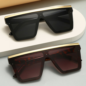 30020 Nouvelles Lunettes de Soleil Tendance à Monture Large et Verre Miroir Monobloc pour Femme, Lunettes de Soleil Carrées Rétro pour Homme, Haute Qualité, Vente en Gros - Product Image 1