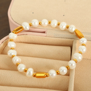 สร้อยข้อมือมุกน้ำจืดผู้หญิงเกรด AA เครื่องประดับลูกปัดยืดหยุ่นสวมใส่ได้ทุกวันสไตล์โมริเกิร์ลโซ่เหล็กไทเทเนียม - Product Image 1