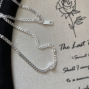 Collier tendance en argent pur S925 avec chaîne en croix, cœur sacré et une épée percée, pendentif en forme de cœur avec pompon, design de niche - Product Image 5