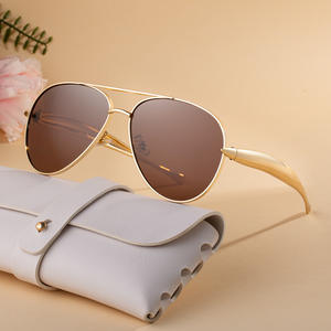 แว่นกันแดดโลหะรูปกบผู้หญิง UV400 เลนส์พีซีคลาส 2 แว่นกันแดดกรอบทองสไตล์สตรีทดีไซน์อินเทรนด์ - Product Image 1