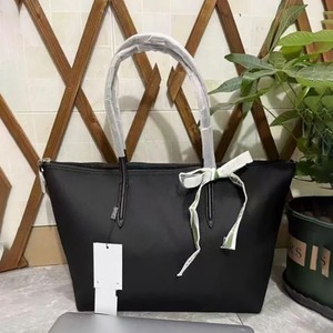 Bolso Tote Impermeable de Mujer Estilo Cocodrilo Francés, Gran Capacidad, Ligero, Sencillo, para el Día a Día, con Lazo a Rayas, Negro, Primavera 2025 - Product Image 1