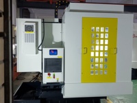Centre d'usinage vertical CNC direct usine VMC avec certification CE pour pièces automobiles et aérospatiales - T700