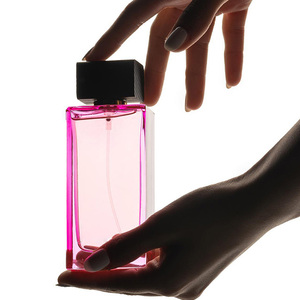 Tapa de perfume cuadrada con logotipo personalizado de Vietnam WeWood, resina grande de madera con base dorada para botellas y embalaje - Product Image 3