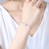 Bracelet Cœur Entrelacé Entièrement Pavé de Zircons, Bijou Tendance pour Femme, Accessoire de Mode Quotidien pour Femme, Vente en Gros