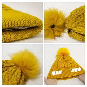Femmes et hommes chaud câble tricot Satin doublé Beanie avec <span class=keywords><strong>pompon</strong></span> uni classique acrylique Designer Beanie chapeaux - Product Image 6