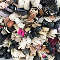 Chaussures de mode d'occasion S14 pour femmes – Qualité supérieure, talons hauts et sandales plates usagées, chaussures de seconde main