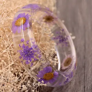 2020 Unique Female Handmade Plant Jewelry Crystal Resin Jewelry Natural Flower Real Pressed Dried Flower Bracelet Bangle