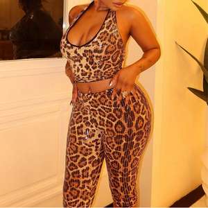 Conjunto Sexy de Dos Piezas con Diseño Chic, Estampado de Leopardo, Lentejuelas, Espalda Descubierta, Corte Ajustado y Pantalones Cortos - Product Image 5