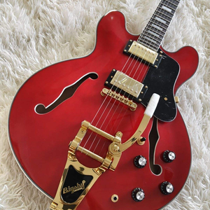 Guitare électrique semi-hollow jazz <span class=keywords><strong>ES335</strong></span> de couleur noire avec corps en acajou et système de vibrato pour les passionnés de musique - Product Image 3