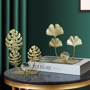 Escultura de Hojas Metálicas de Lujo, Estatuas Modernas, Adornos de Hierro Dorado para Escritorio con Bola de Cristal - Product Image 1