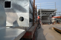 Structure en acier préfabriquée pour ferme, poulailler, hangar à vaches équipé d'un équipement de ventilation efficace