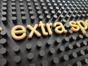 Tapis de bar en silicone long avec logo personnalisé, antidérapant, imperméable et résistant aux déversements, pour usage commercial dans les pubs et cafés. - Product Image 5