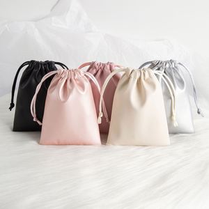 Sac à poussière en cuir noir tendance avec cordon de serrage pour bijoux, parfums et cadeaux printemps/été - Product Image 1