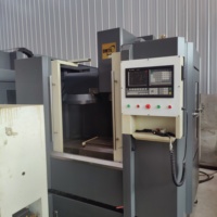 Centre d'usinage CNC Dalian système CNC 850 Guangzhou à trois axes et système Suzhou 1160 Vanaco à quatre axes avec bibliothèque de couteaux