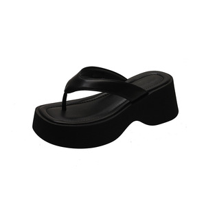 Nouvelles tongs noires à semelle épaisse pour femmes, antidérapantes, polyvalentes, pour l'extérieur et la plage, modèle 2026, très tendance - Product Image 4