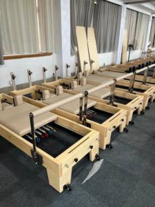 Cama de reformador de <span class=keywords><strong>Pilates</strong></span> Cadillac multifunciona calidad, duradera y amigable para entrenamiento de YogaPU de madera de arce - Product Image 6