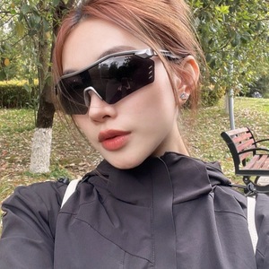 แว่นกันแดดโพลาไรซ์สำหรับปั่นจักรยาน กรอบ PC แบบเต็มขอบ ป้องกันลม แว่นตากีฬาสำหรับกิจกรรมกลางแจ้ง - Product Image 3