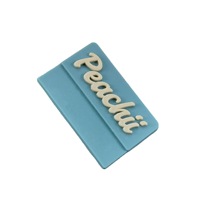 Étiquettes en caoutchouc PVC souple brodées en 3D personnalisées avec des strass, à coudre, à boutonner, à repasser, badges de logo pour chaussures, sacs