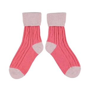 Coffret cadeau <span class=keywords><strong>bouillotte</strong></span> en caoutchouc avec housse tricotée et <span class=keywords><strong>chaussettes</strong></span> pour le marché du luxe - Product Image 3