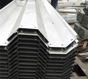 Soportes Galvanizados en Caliente <span class=keywords><strong>para</strong></span> Canaletas <span class=keywords><strong>de</strong></span> Invernadero, Tubería <span class=keywords><strong>de</strong></span> Drenaje y Estructura Metálica, Filtro <span class=keywords><strong>para</strong></span> Canaletas - Product Image 2