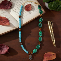 Collier ras du cou multicolore à perles mélangées avec pendentif décoratif, chaîne de cou rétro ajustable pour femme, idéal pour le quotidien, les fêtes ou comme cadeau