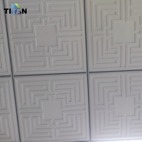 Panneau de plafond en pvc Flower Design Panneaux de plafond acoustiques Carreaux de plafond tombants 2X2 Noir