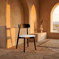 Chaise de salle à manger de luxe, design moderne et simple, revêtement en cuir PU haut de gamme, structure en bois, style luxe léger, mobilier d'intérieur.