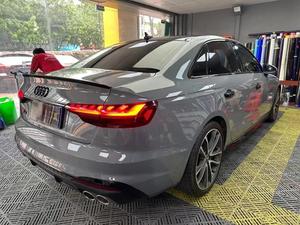 Vinilo para Automóviles Gris Nado PET de Alto Brillo con Liberación de Aire y Autoreparación de 8.5mil, Rollo de Película para Envoltura Completa de Vehículos que Cambia de Color - Product Image 4