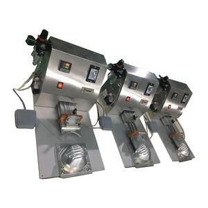 Machine <span class=keywords><strong>de</strong></span> soudage semi-<span class=keywords><strong>automatique</strong></span> HUASHIDA pour clips <span class=keywords><strong>de</strong></span> pont <span class=keywords><strong>de</strong></span> nez <span class=keywords><strong>de</strong></span> masques faciaux en tissu, capacité <span class=keywords><strong>de</strong></span> 50 pièces/min, 220V 500W, facile à utiliser - Product Image 1