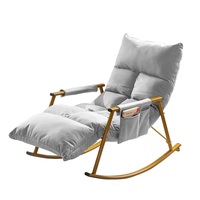 Fauteuil à bascule en tissu technique de style nordique décontracté avec pieds dorés, idéal pour s'asseoir et se reposer à la maison