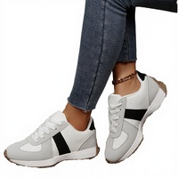 Nouvelles baskets de jogging vintage 2026 gris et blanc à blocs de couleur, empeigne en PU, fermeture chaussette, semelle souple, unisexe, tendance mode décontractée quotidienne
