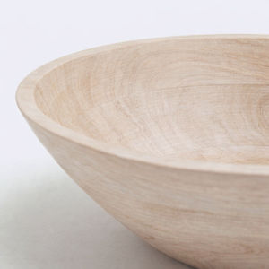 Tazón para Ensalada de Madera Tallada de Primera Calidad con Vetas Naturales Claras y Forma Cónica Elegante, Apto para Lavavajillas y Ecológico - Product Image 2