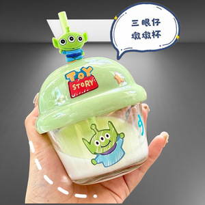 Gobelet en <span class=keywords><strong>verre</strong></span> Strawberry Bear <span class=keywords><strong>avec</strong></span> <span class=keywords><strong>paille</strong></span> ronde - Mini gobelet à lait mignon pour enfants comme coffret cadeau - Product Image 3