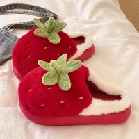 Chaussons d'intérieur chauds et épais en EVA à bout rond, motif fraise de dessin animé, antidérapants, pour l'automne et l'hiver, pour les amoureux