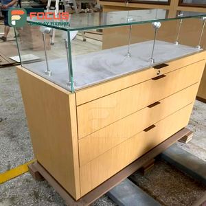 Vitrine de luxe pour bijoux et montres, structure en métal et verre multicouche pour bijouterie - Product Image 4