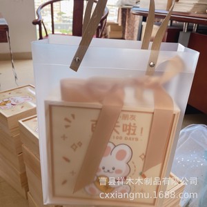 Caja de regalo cuadrada de acrílico y madera, portátil, para celebrar los hitos del bebé, con cubierta personalizable. - Product Image 3