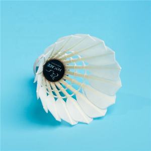 Pluma de bádminton TCX PRO de alta calidad y duradera, hecha de plumas de ganso, ecológica, con vuelo estable perfecto para competición. - Product Image 6