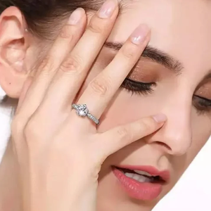 Anillo de Diamantes con Baño de Plata de Lujo, Elegante Anillo de Cristal Brillante para Mujer, Anillo de Compromiso, Aniversario, Boda - Product Image 2